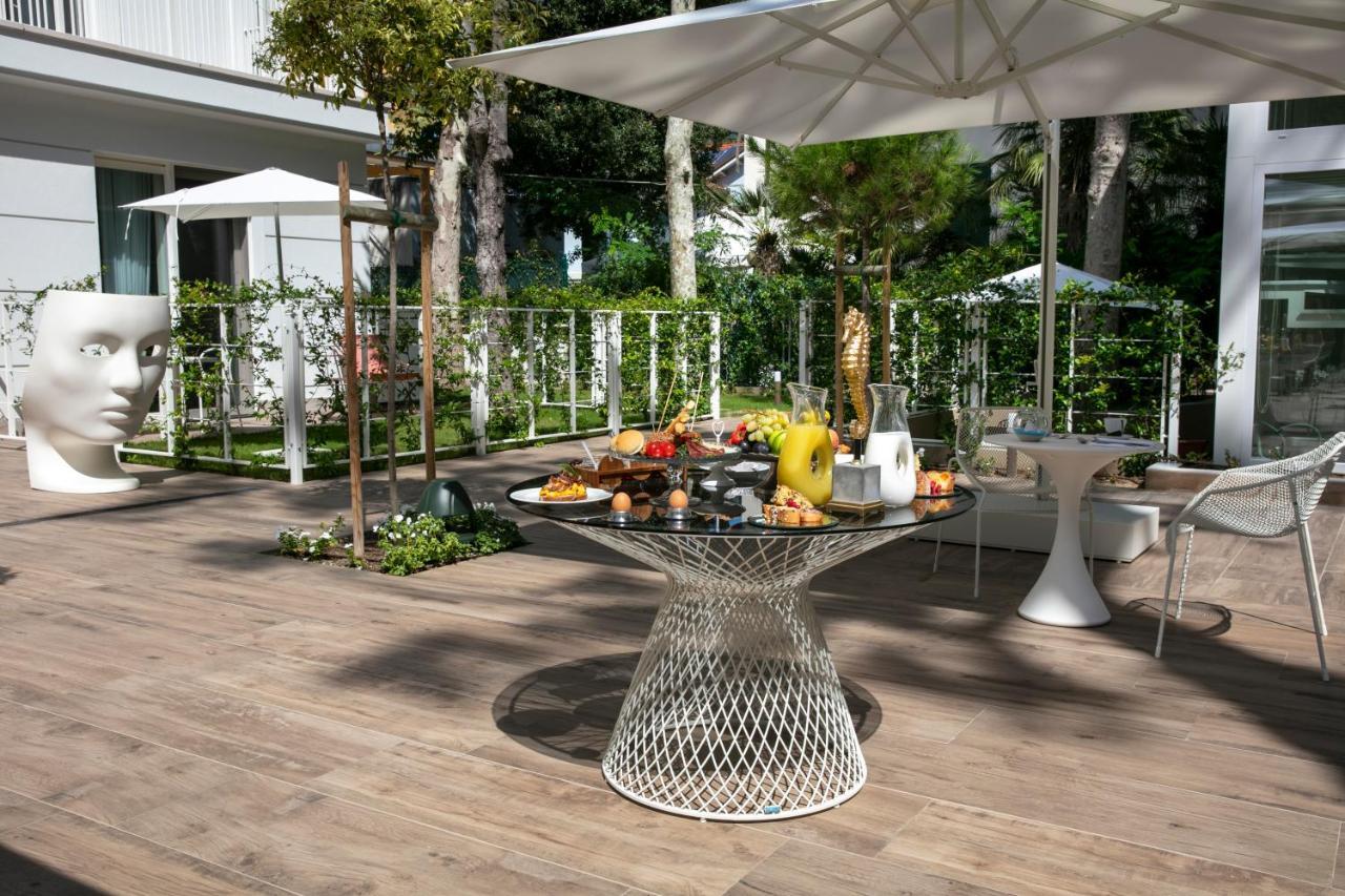 Elegance Riccione Aparthotel Exteriör bild