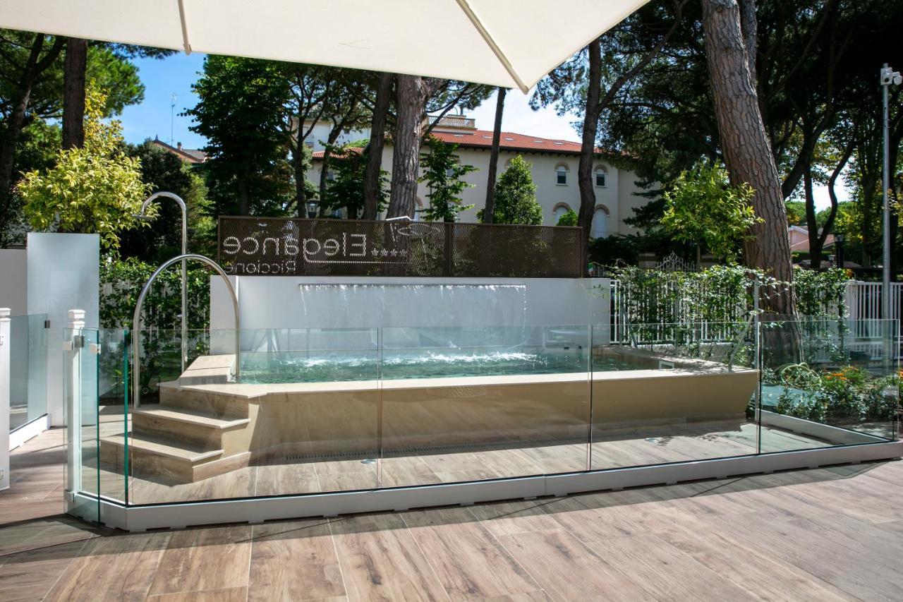 Elegance Riccione Aparthotel Exteriör bild