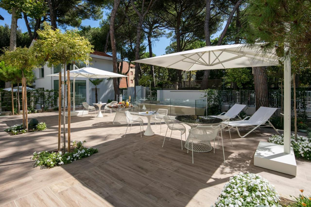 Elegance Riccione Aparthotel Exteriör bild