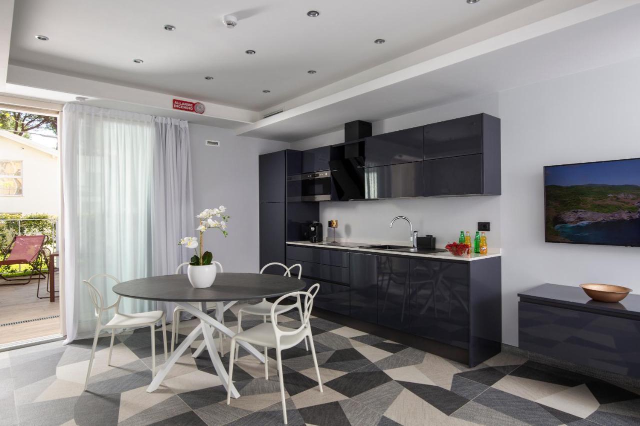 Elegance Riccione Aparthotel Exteriör bild